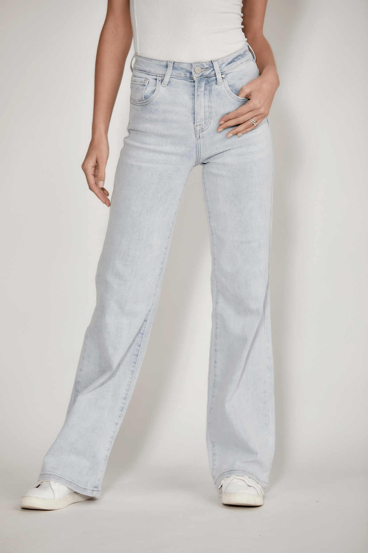 Risen 90's Wideleg Light Wash Jeans