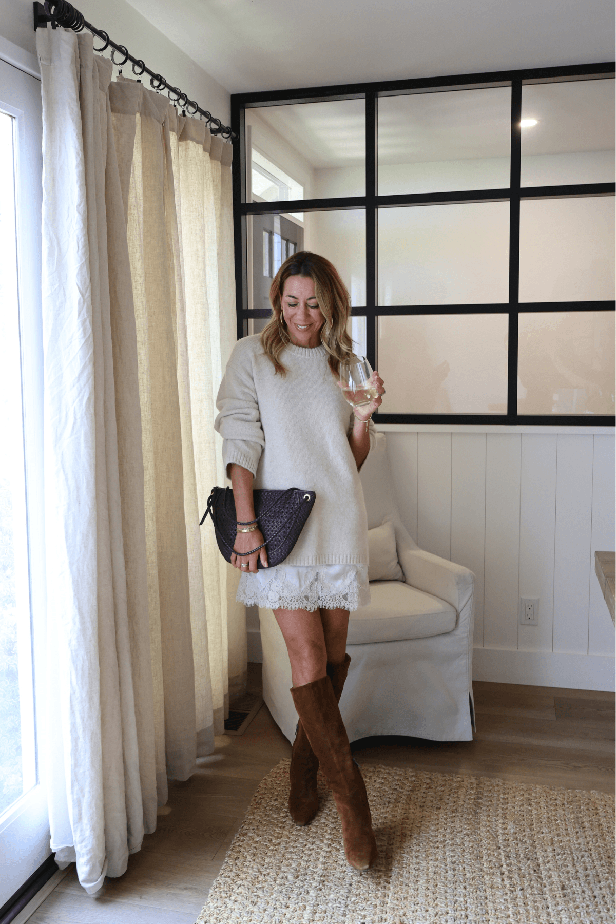 Wine woven crossbody bag with chain strap and zipper top