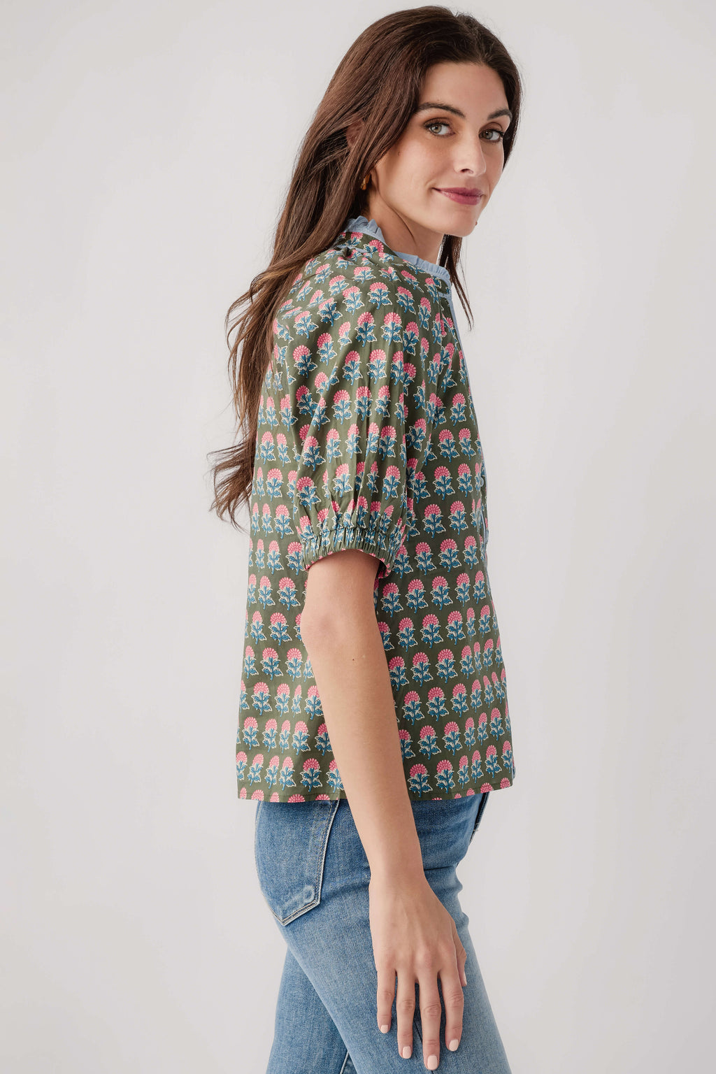 Green block-print top, short puff sleeves and rounded hem; side profile