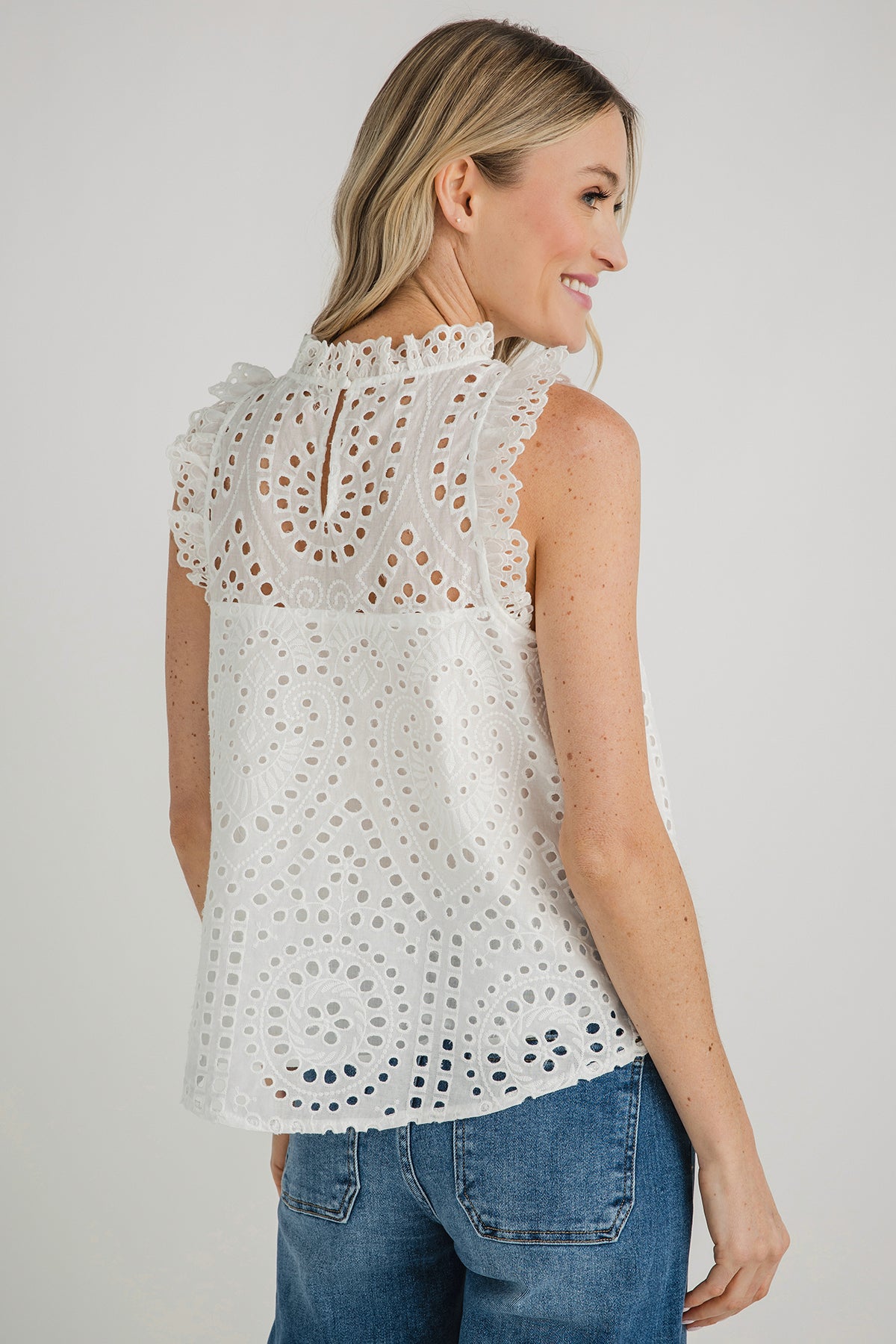 Skies Are Blue Sleeveless Eyelet Lace Top – Social Threads