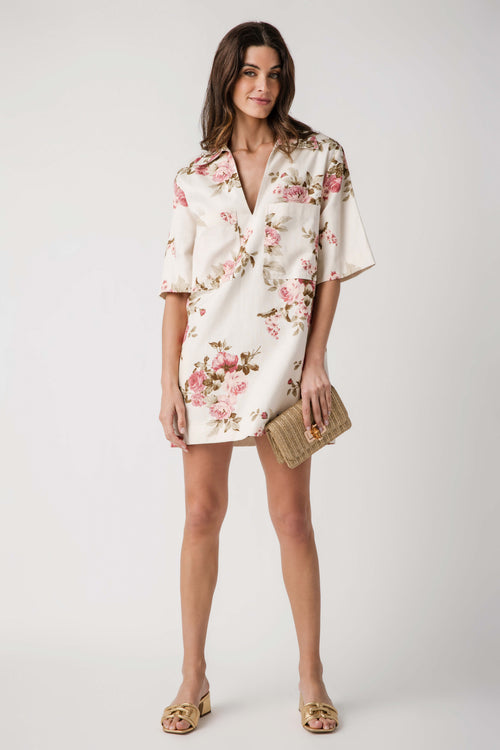Women’s floral shift dress in natural pink, V-neck, short sleeves, above-knee length