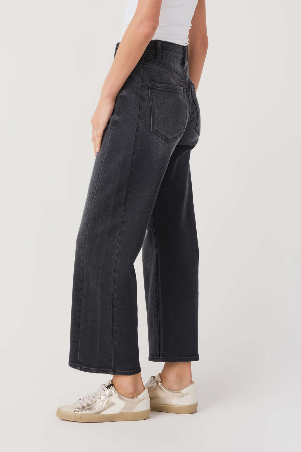 High-rise barrel jeans in washed black, straight wide leg with back patch pockets