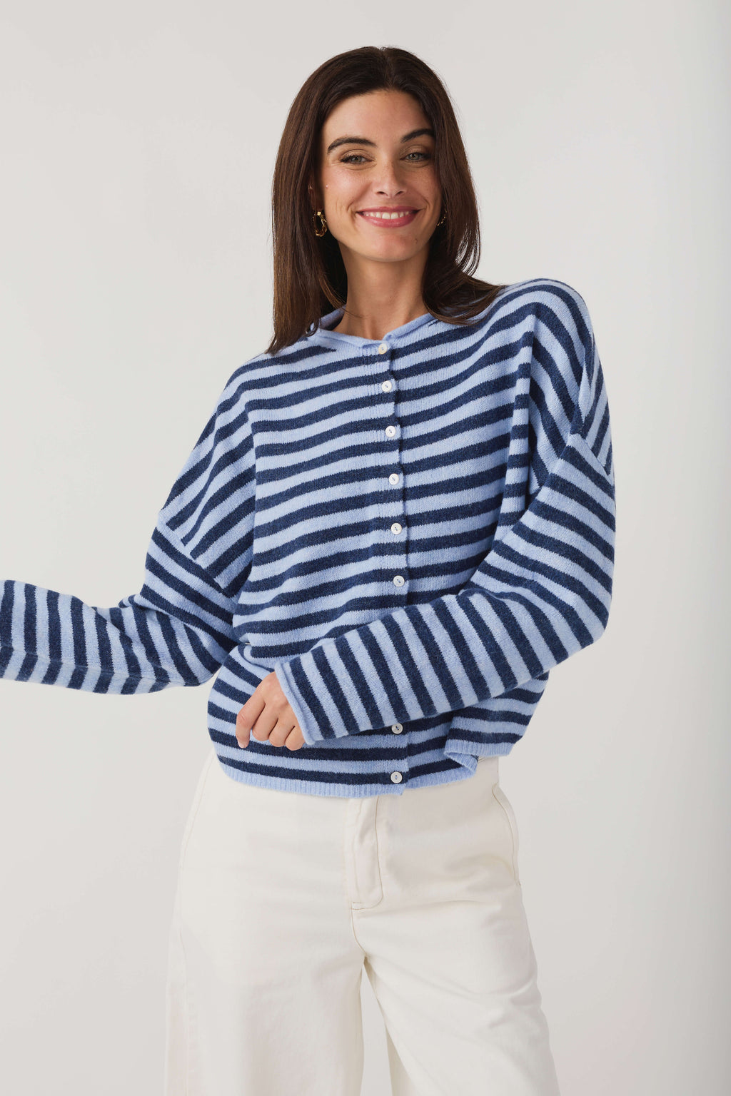 Striped button cardigan with relaxed long sleeves and crew neck in blue and white