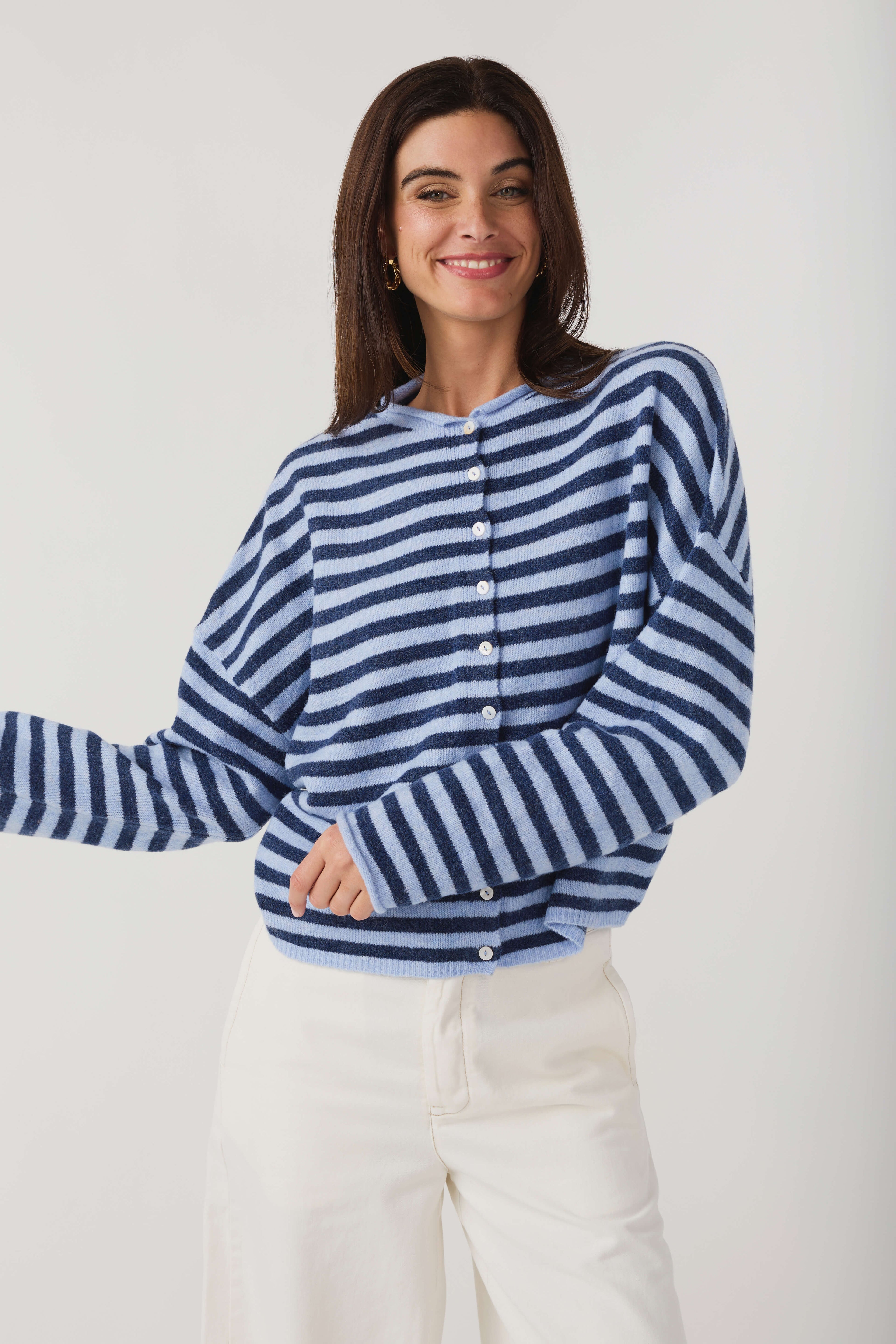 Striped button cardigan with relaxed long sleeves and crew neck in blue and white