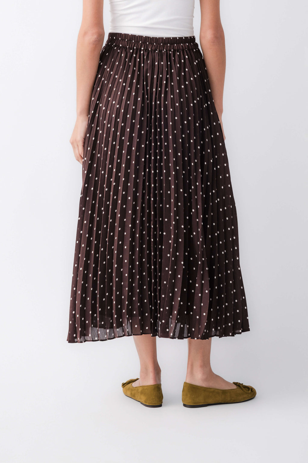 Brown polka-dot pleated maxi skirt with gathered elastic waistband