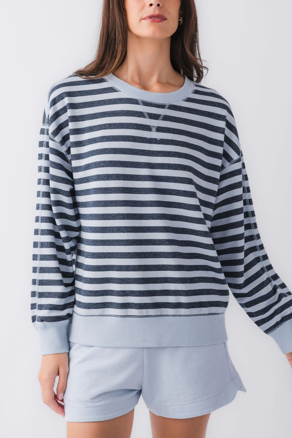Women’s striped crewneck sweatshirt in navy and white with long sleeves and banded hem