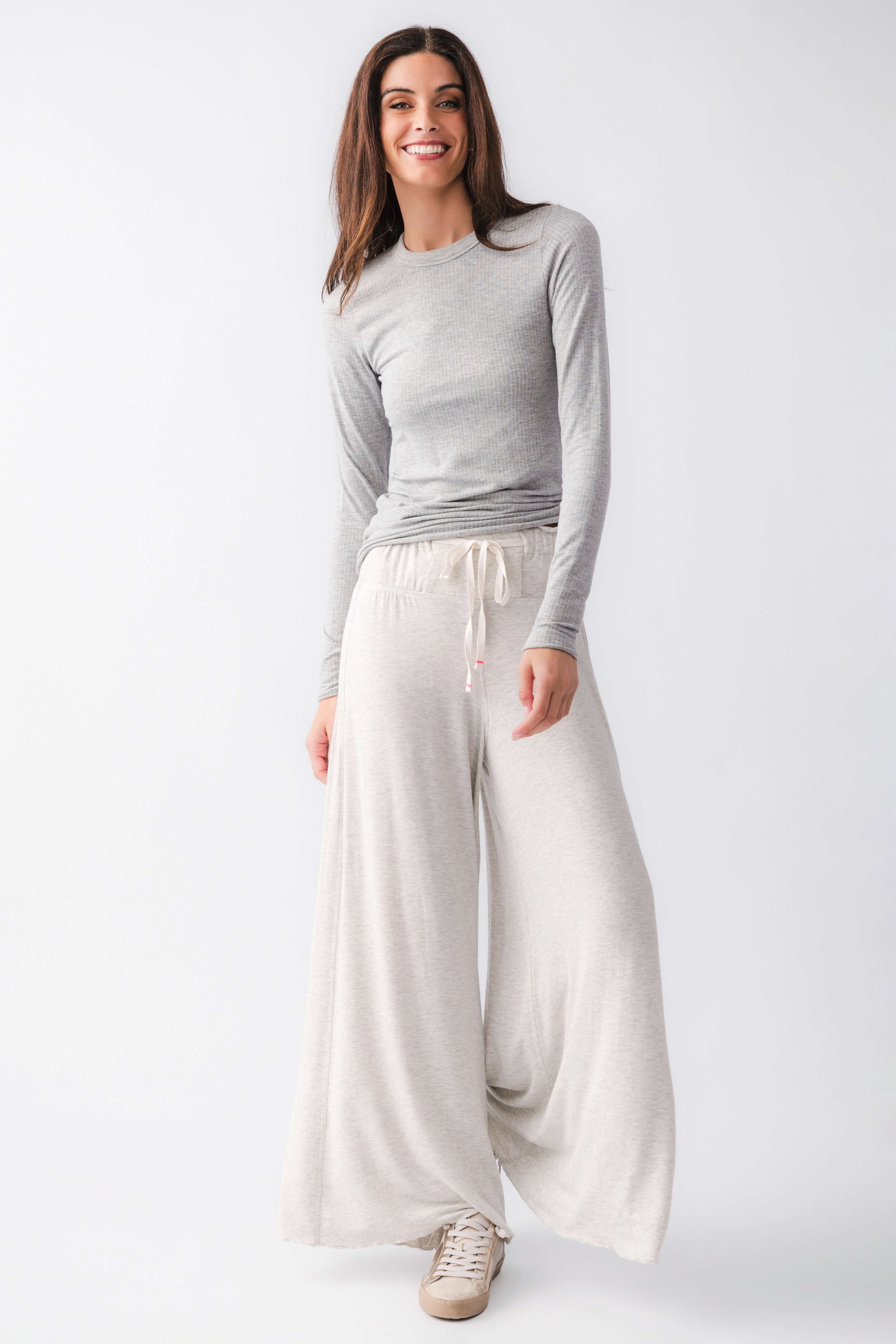 Heather grey seamless long sleeve top with crew neck, fitted silhouette