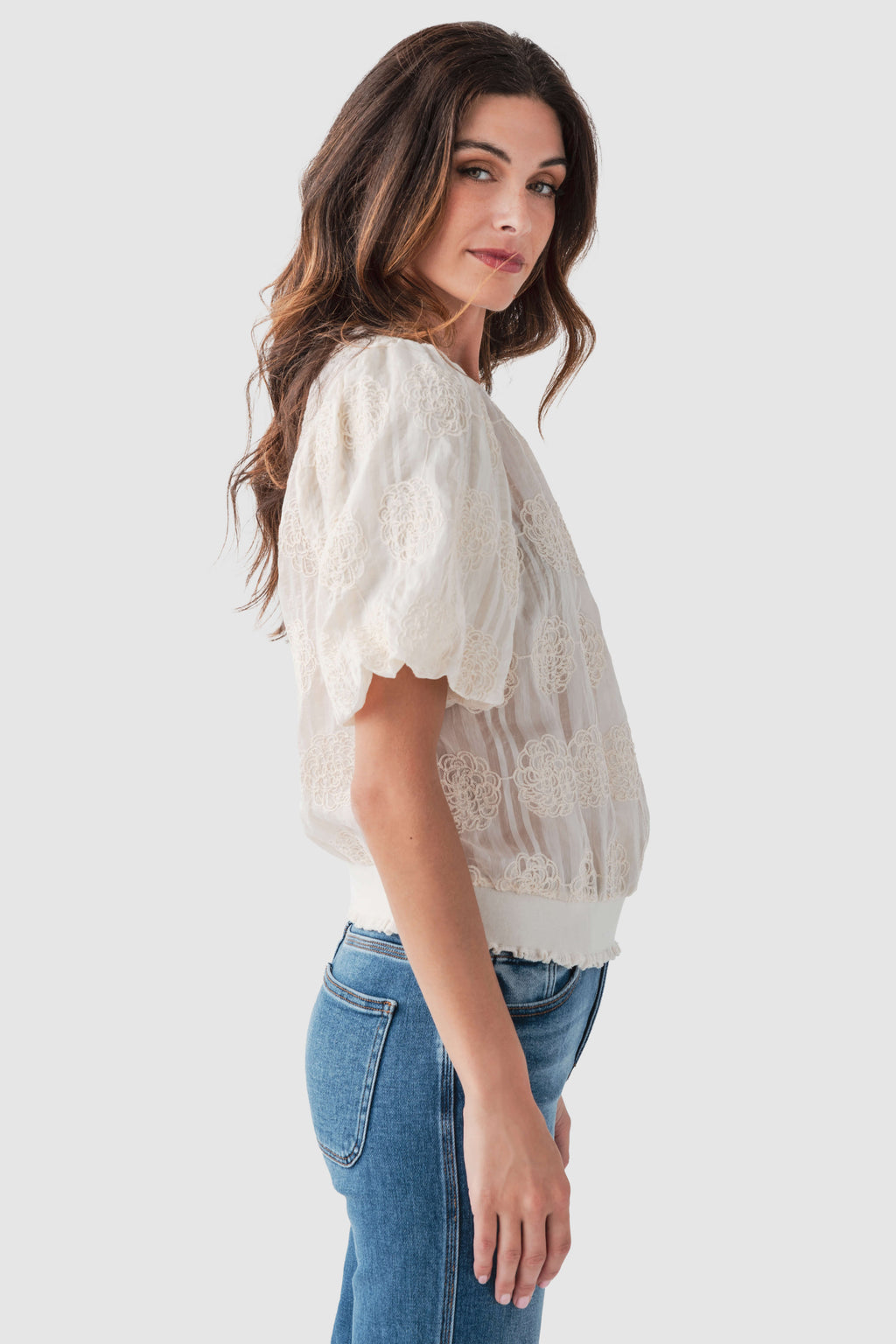 Voy Elastic Hem Floral Embroidered Top