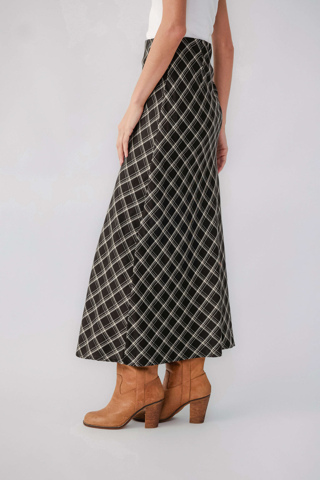 Z Supply Europa plaid midi skirt, black with white lattice plaid, side view