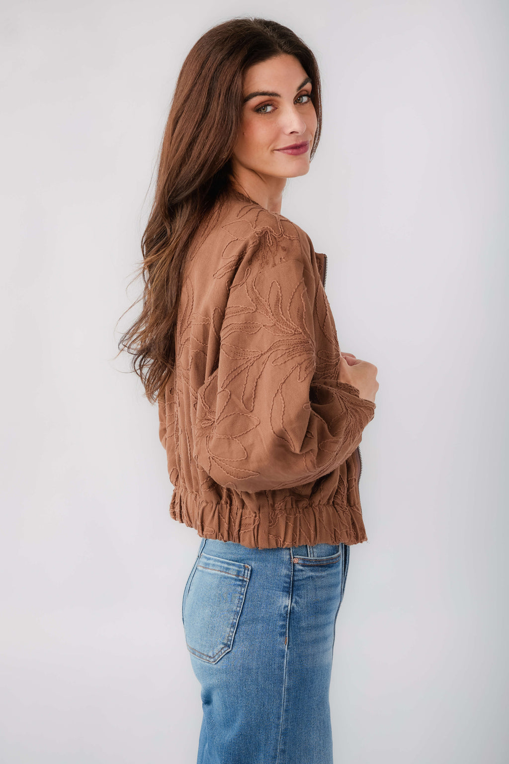 Brown floral jacquard jacket, long sleeves with gathered seams and elastic cuffs