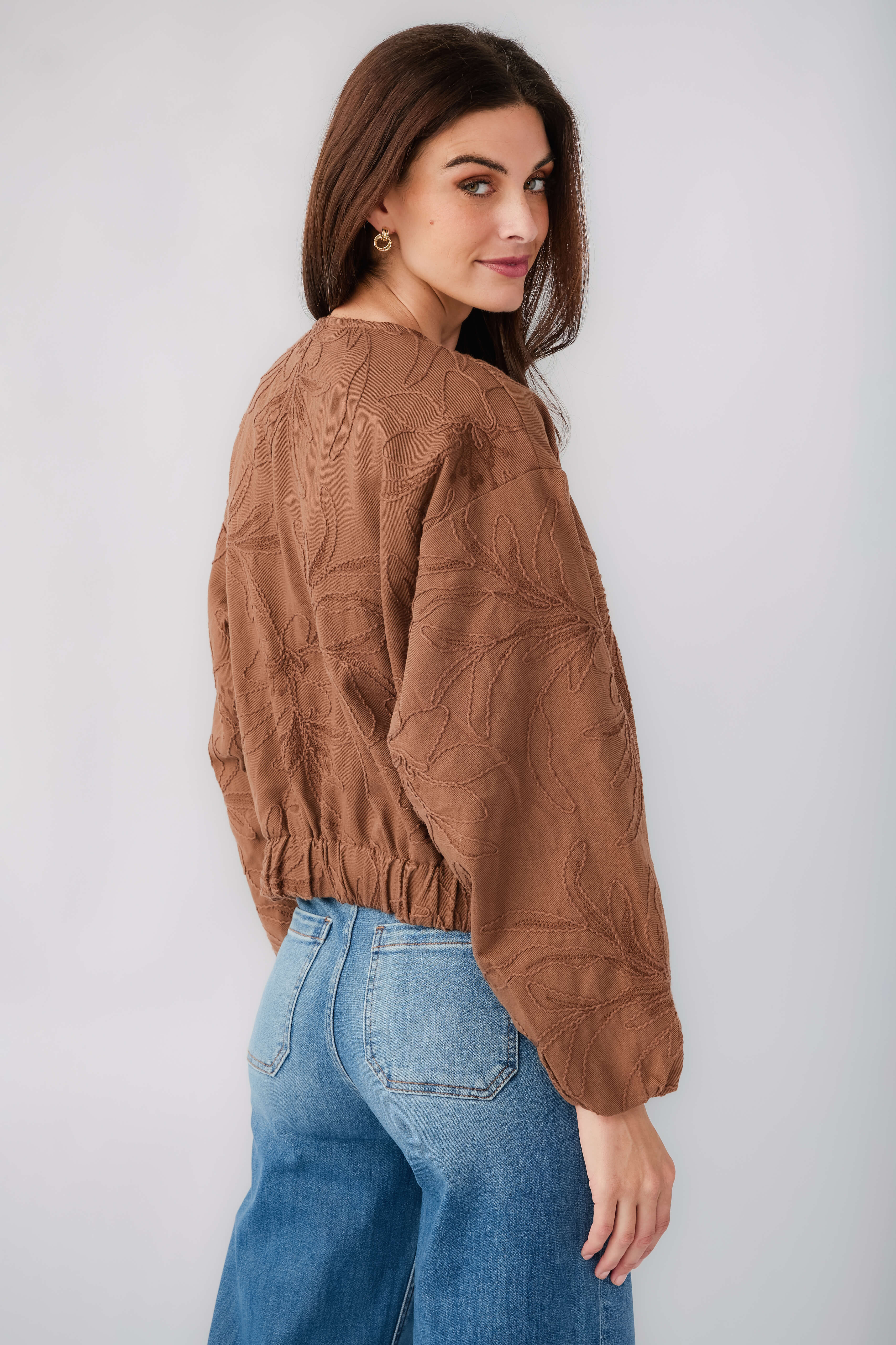 Brown floral jacquard jacket with puffed shoulders and elastic cuffs