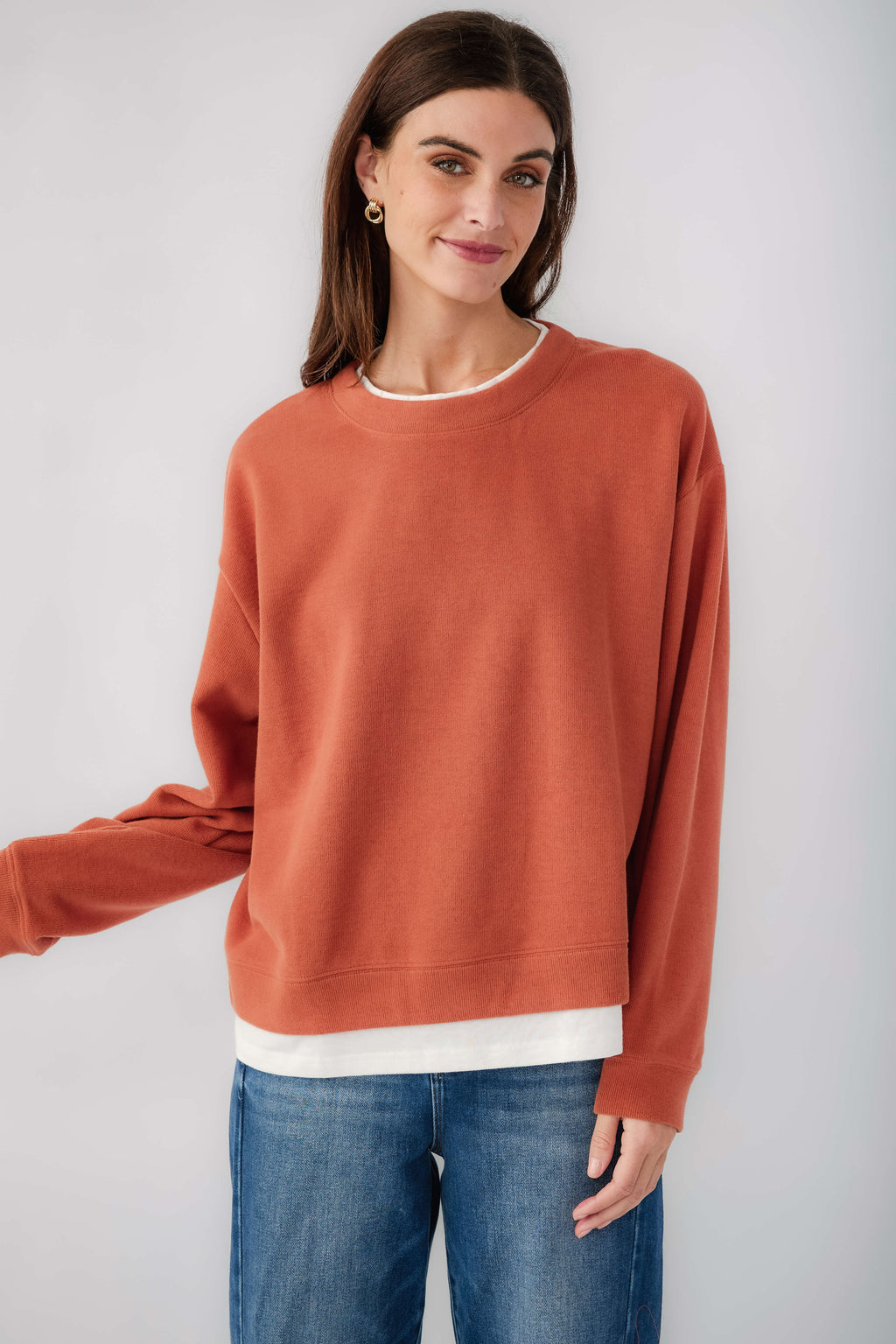 Rust crewneck pullover front view, long sleeves, white hem band