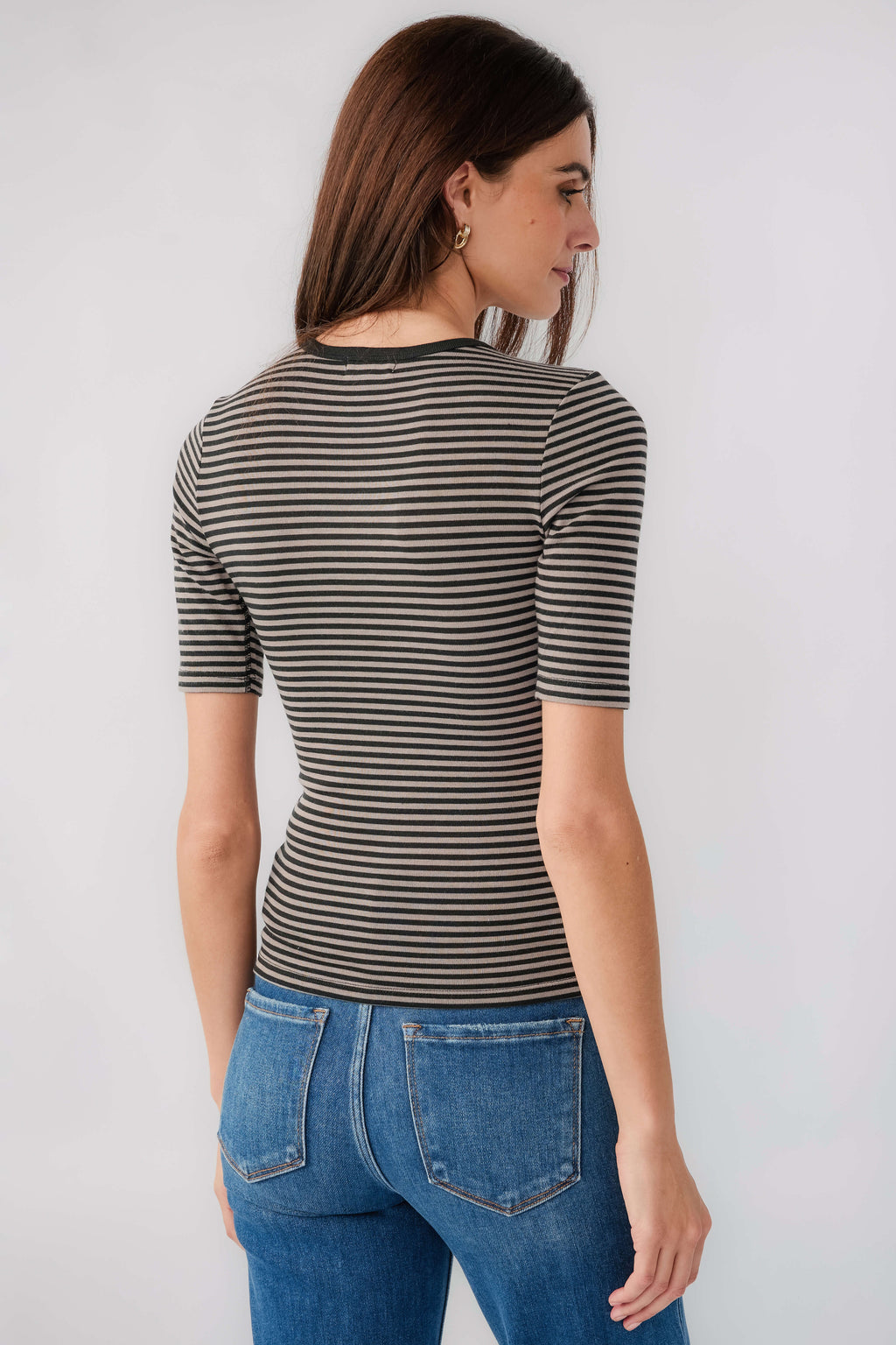 Back view striped short-sleeve crewneck tee with horizontal black and tan stripes