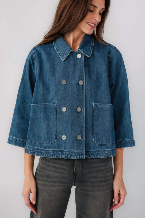 Dark blue cropped denim jacket with button front, turn-down collar, flap pockets