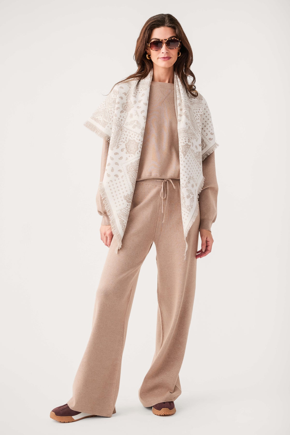Relaxed crewneck sweater in heather taupe, long sleeves and ribbed waist hem