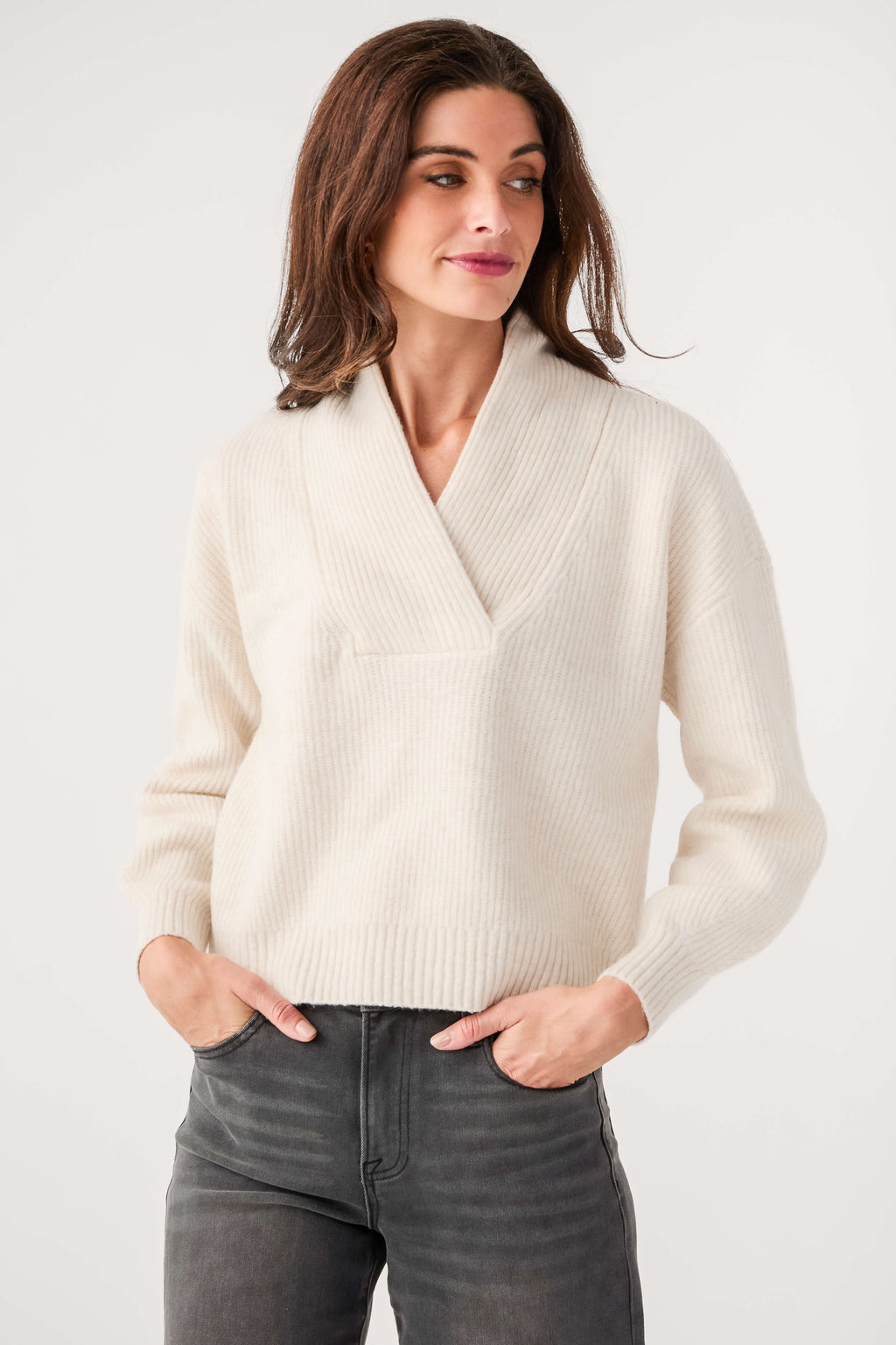 Cream knit shawl-collar V-neck sweater, long sleeves and ribbed detailing