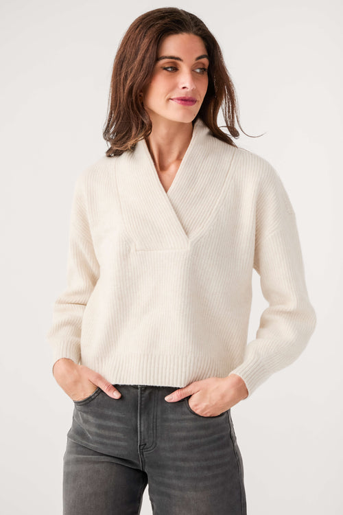Cream knit shawl-collar V-neck sweater, long sleeves and ribbed detailing