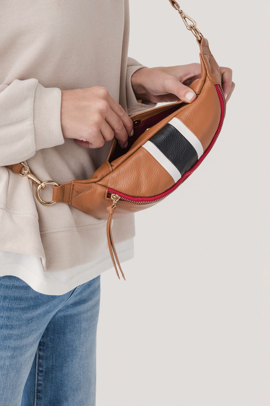 Capital Z Sidekick Sling Bold