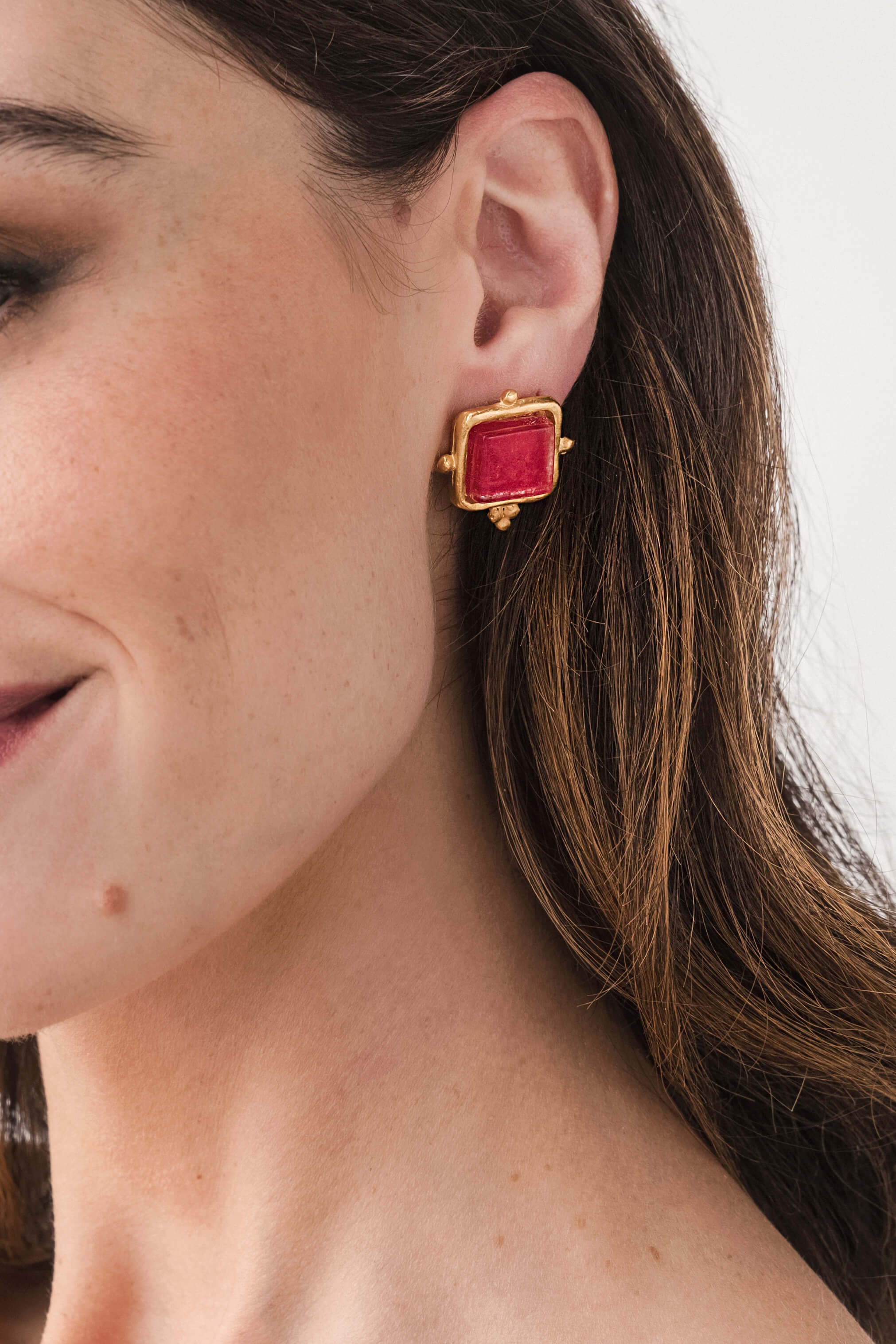 Susan Shaw French Glass Gold Stud Earrings