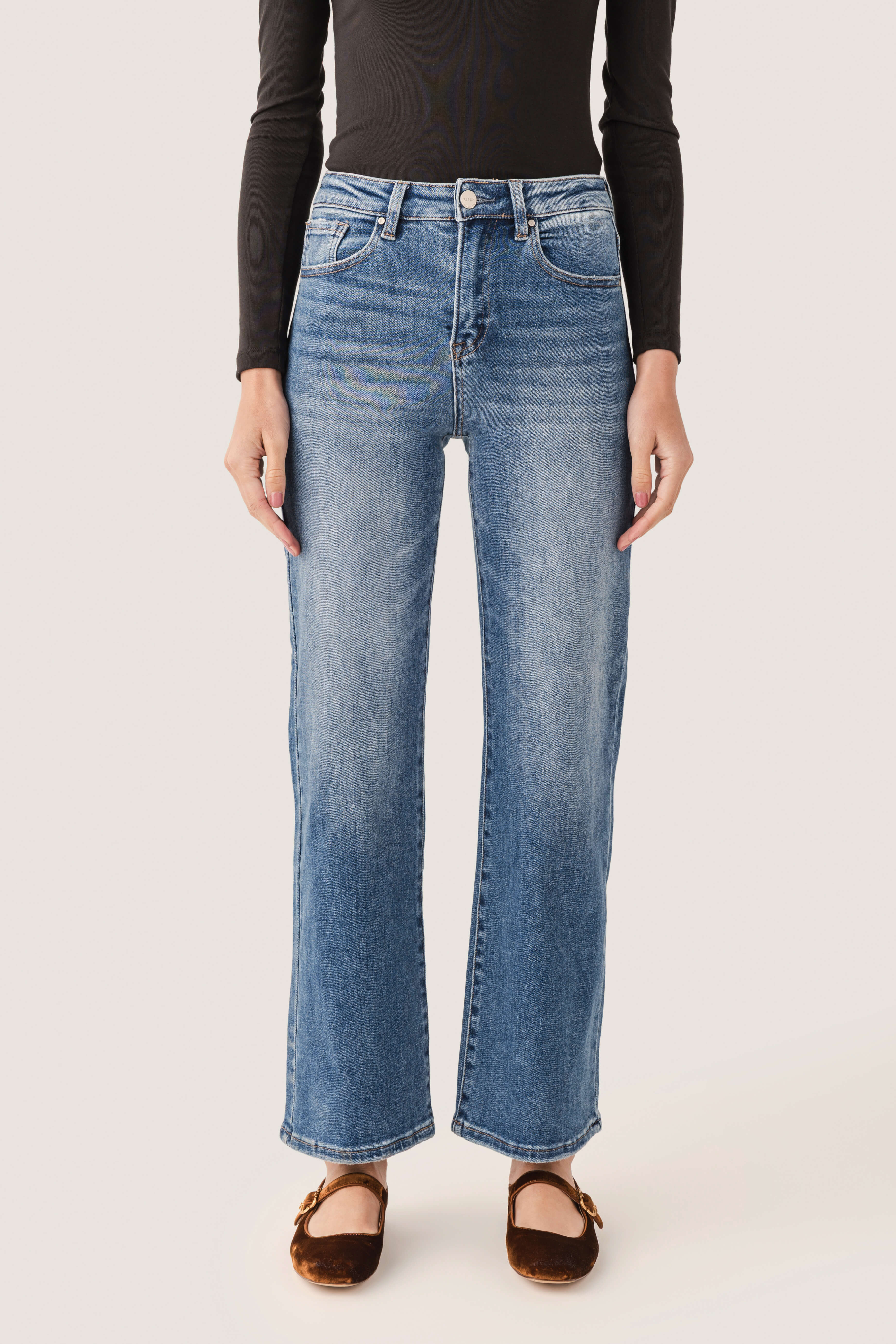 Risen Sophie High Rise Relaxed Straightleg Jeans