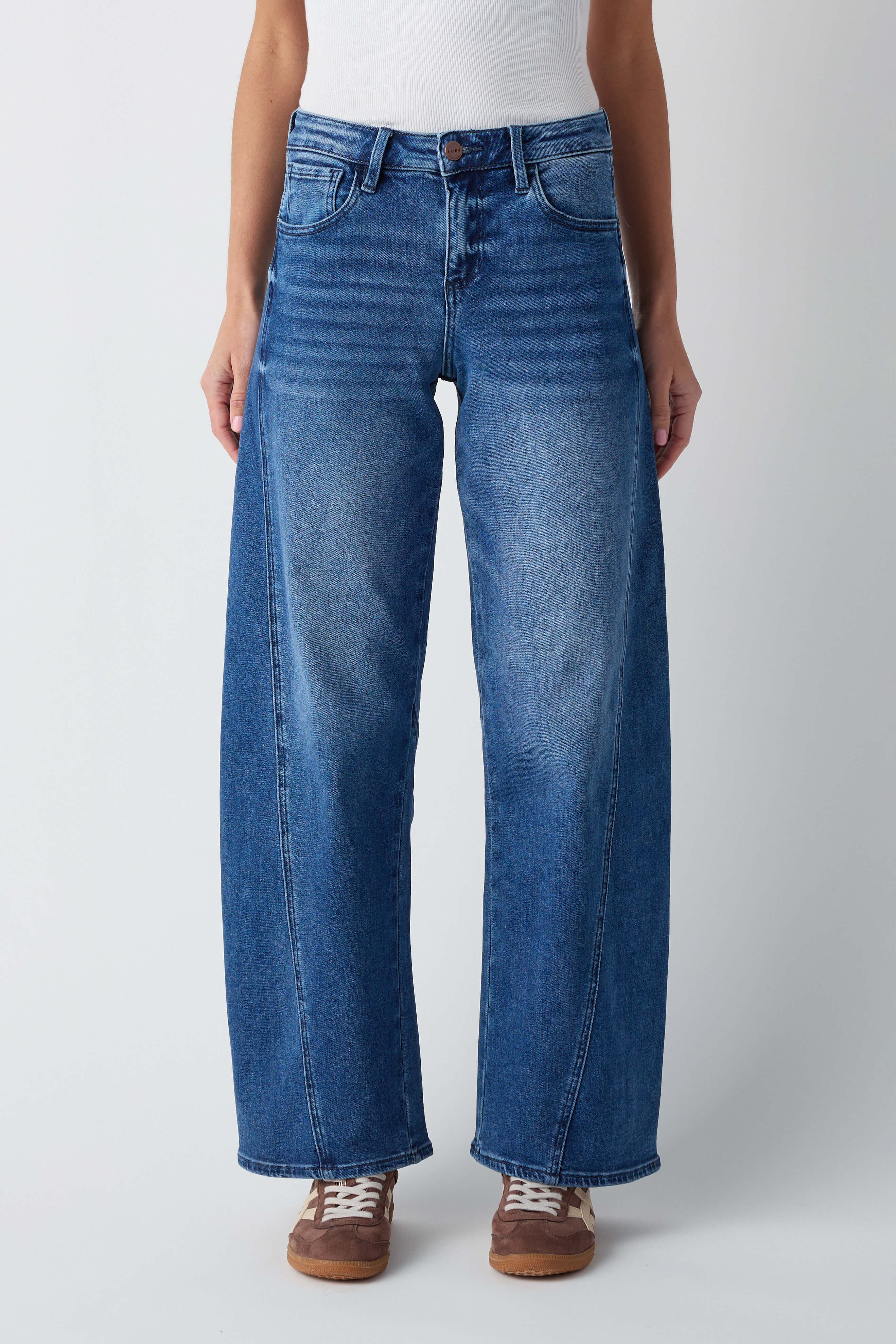 Risen Amira Mid Rise Fit Barrel Jeans – Social Threads